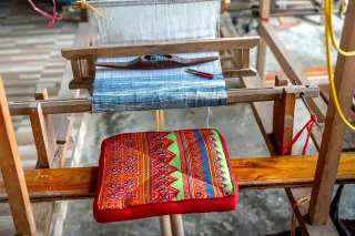 Koster Sebut Kebijakan Busana Adat Bali Gerakkan Industri Lokal