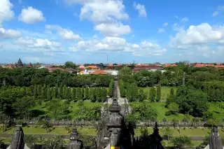 Ilustrasi: Pemandangan Denpasar, Bali.