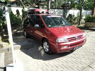 Foto arsip: 2001 Peugeot 806 photographed in Nusa Dua, Badung, Bali, Indonesia.