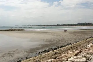 Megawati Tinjau Penanganan Abrasi Pantai Kuta