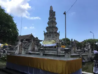 Ilustrasi: Pura di Denpasar, Bali.