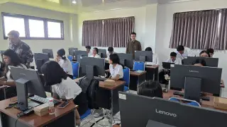 Foto arsip: Kegiatan penjangkauan WikiSami ke STKIP Amlapura.