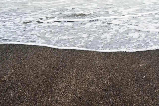 Satpolairud Gianyar Ingatkan Keselamatan di Pantai Masceti