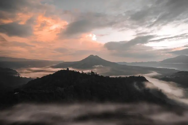 Ida Sesuhunan Kembali ke Pura Hulundanu Batur