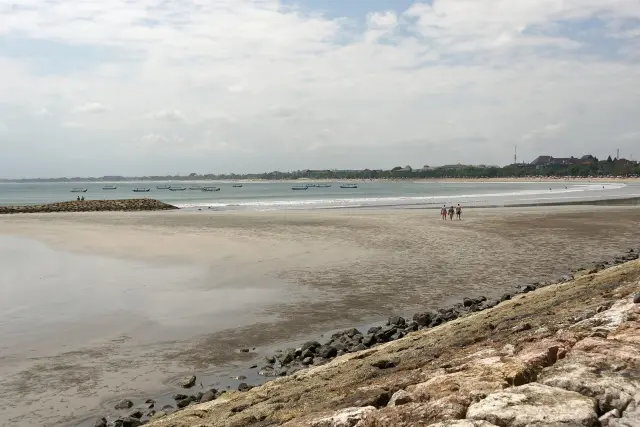Megawati Tinjau Penanganan Abrasi Pantai Kuta