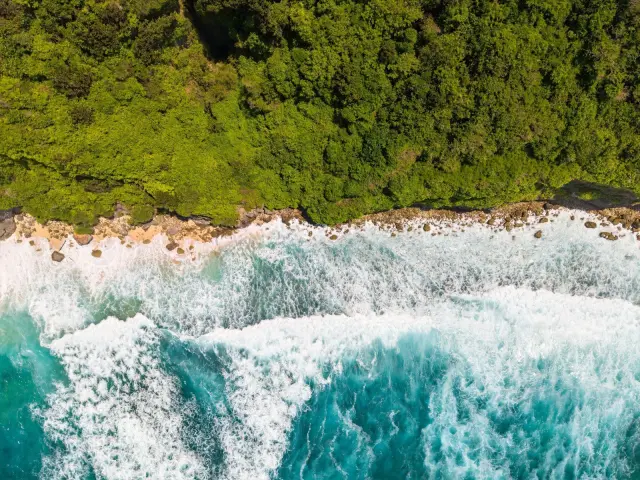Abrasi Menggerus 215,82 Kilometer Garis Pantai Bali